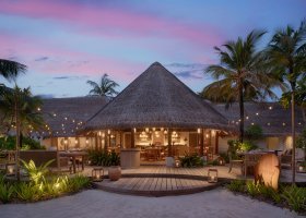 maledivy-hotel-six-senses-kanuhura-663_ext_w_1.jpg