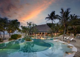 maledivy-hotel-six-senses-kanuhura-748_ext_w_1.jpg