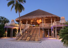 maledivy-hotel-six-senses-laamu-098_ext_w_1.jpg