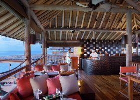 maledivy-hotel-six-senses-laamu-102_ext_w_1.jpg