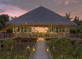 maledivy-hotel-six-senses-laamu-319_ext_w_1.jpeg
