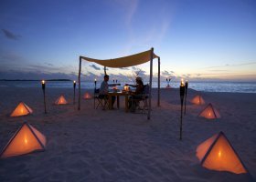 maledivy-hotel-six-senses-laamu-325_ext_w_1.jpg