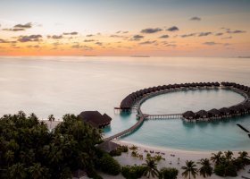 maledivy-hotel-sun-siyam-vilu-reef-300_ext_w_1.jpg
