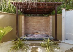 maledivy-hotel-sun-siyam-vilu-reef-379_ext_w_1.jpg