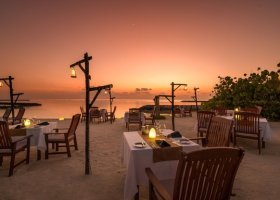 maledivy-hotel-varu-by-atmosphere-127_ext_w_1.jpeg