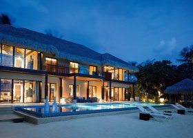 maledivy-hotel-velaa-private-island-071_ext_w_1.jpg