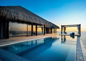 maledivy-hotel-velaa-private-island-086_ext_w_1.jpg
