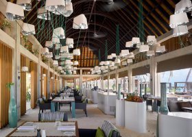 maledivy-hotel-velaa-private-island-092_ext_w_1.jpg