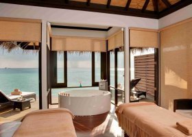 maledivy-hotel-velassaru-maldives-135_ext_w_1.jpg