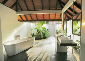 maledivy-hotel-velassaru-maldives-140_ext_w_1.jpg