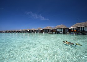 maledivy-hotel-velassaru-maldives-254_ext_w_1.jpg