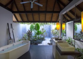 maledivy-hotel-velassaru-maldives-270_ext_w_1.jpg