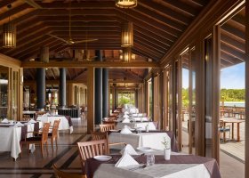 maledivy-hotel-villa-nautica-paradise-island-282_ext_w_2.jpg
